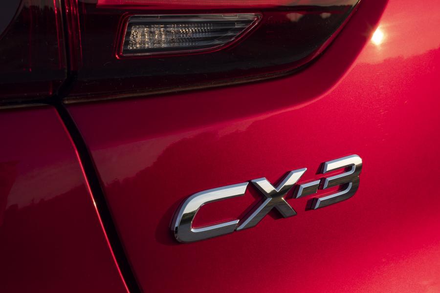 Логотип Mazda CX-3 GT Sport Nav+ 2019 года  (UK) (фото 19 из 32)